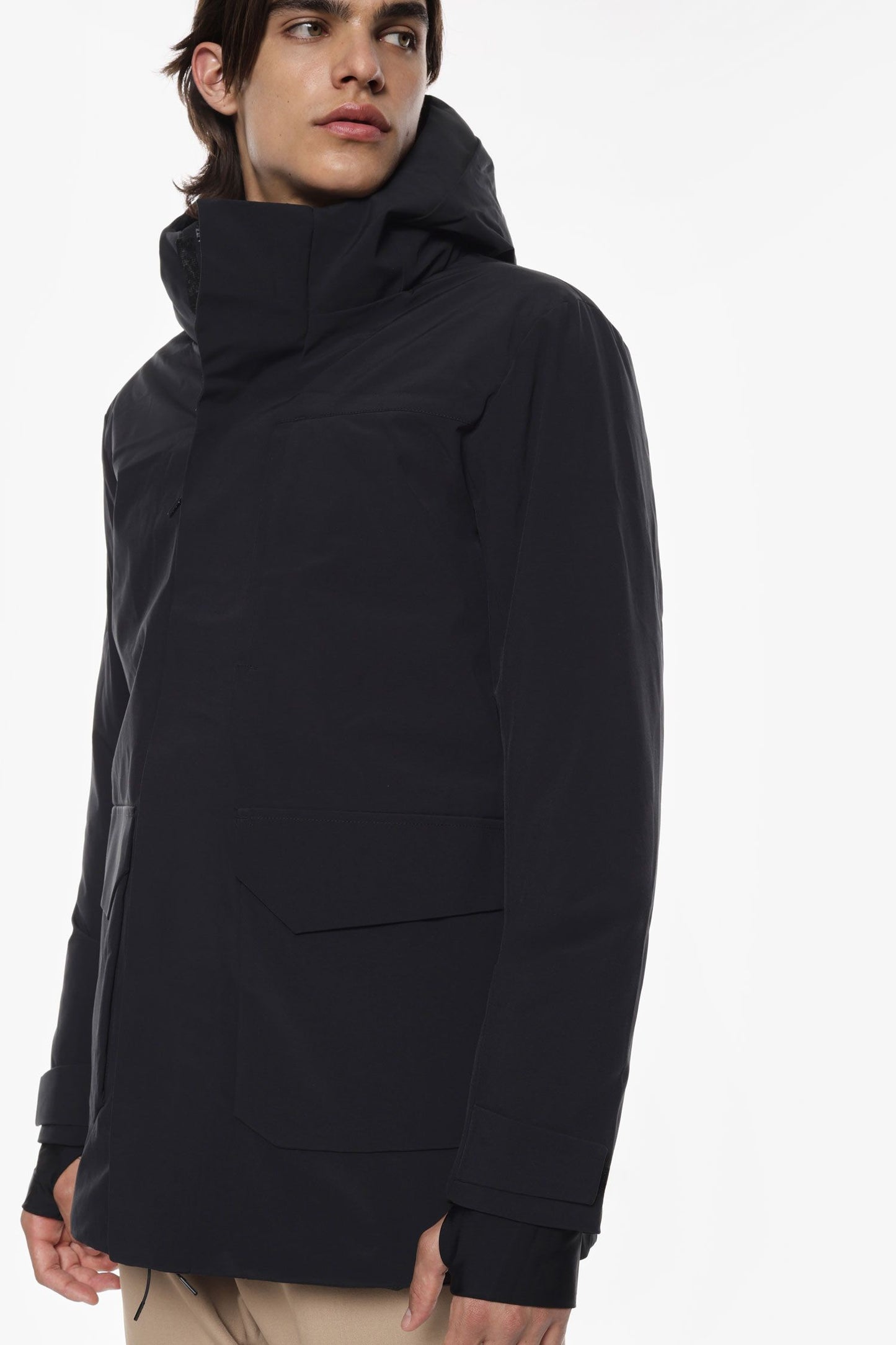 PARKA COM CAPUZ E BOLSOS