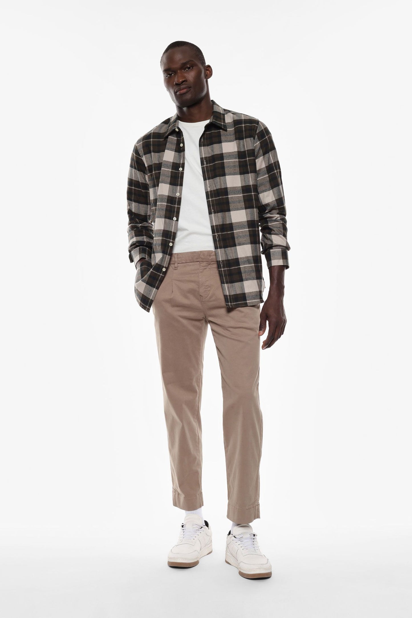 CALÇA CHINO COM BOLSOS