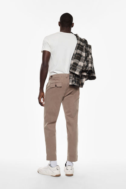 CALÇA CHINO COM BOLSOS