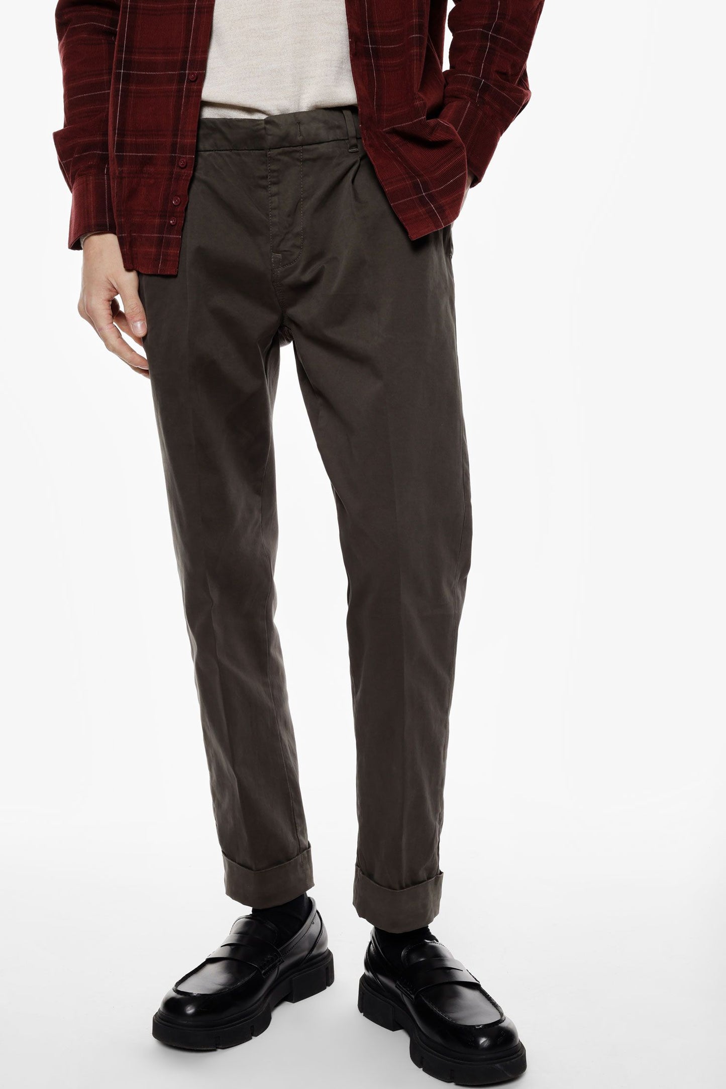 CALÇA CHINO COM BOLSOS