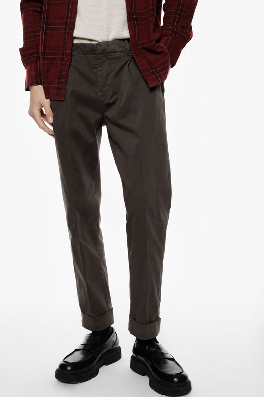 CALÇA CHINO COM BOLSOS