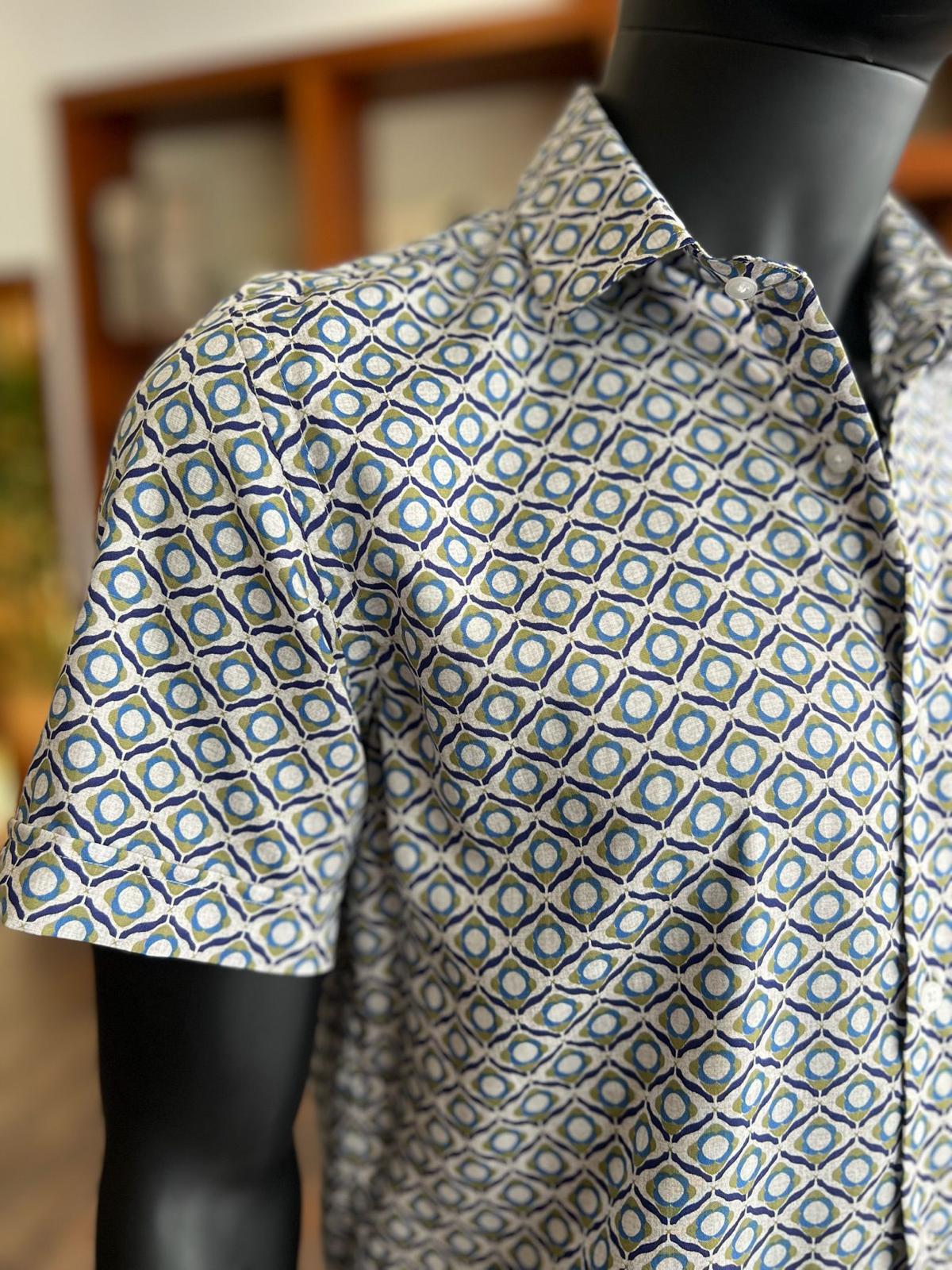 CAMISA COM PADRÃO