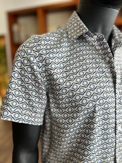 CAMISA COM PADRÃO
